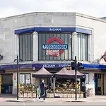 Balham, South London Spacious Guest House F2, 6 Rooms Available