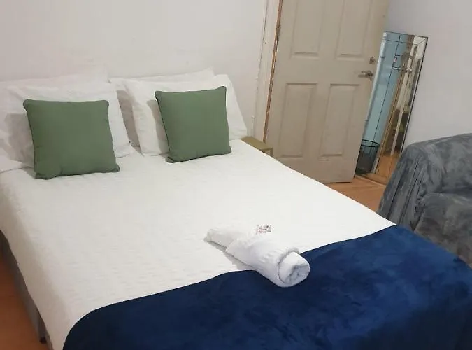 Balham, South London Spacious Guest House F2, 6 Rooms Available