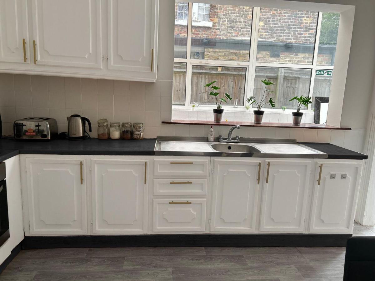Guest house Balham, South Spacious F2, 6 Available London